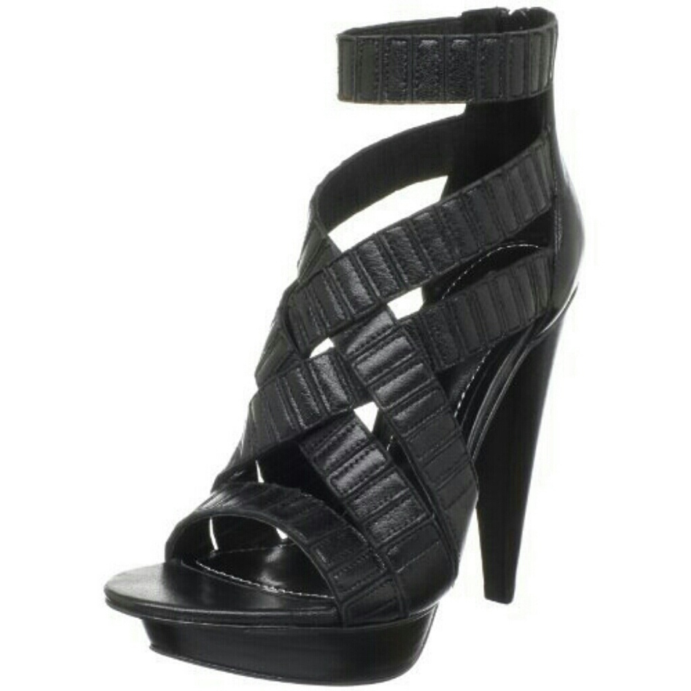 Report signature ditmar black heels